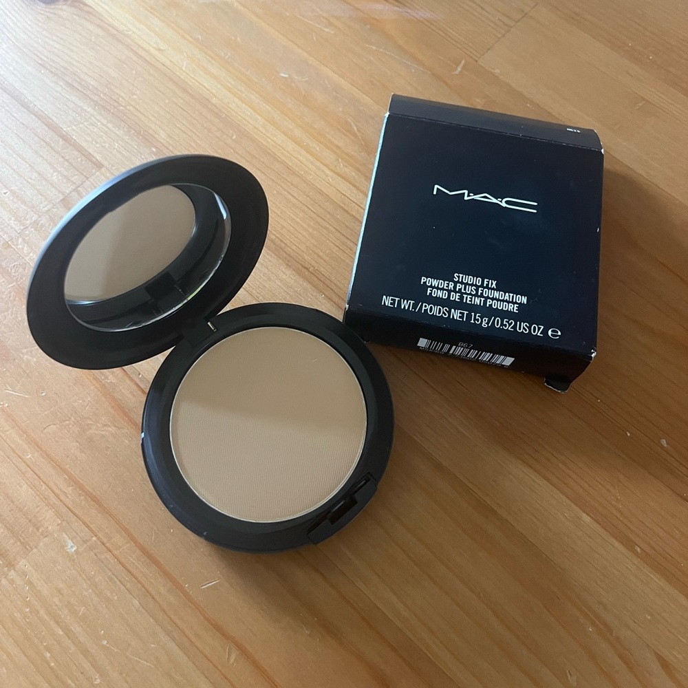 MAC Studio Fix Powder Plus Foundation NC25- new in box
